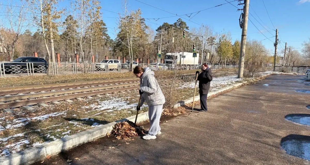 Студенты и преподаватели каждый день убирают Улан-Удэ до общегородского субботника