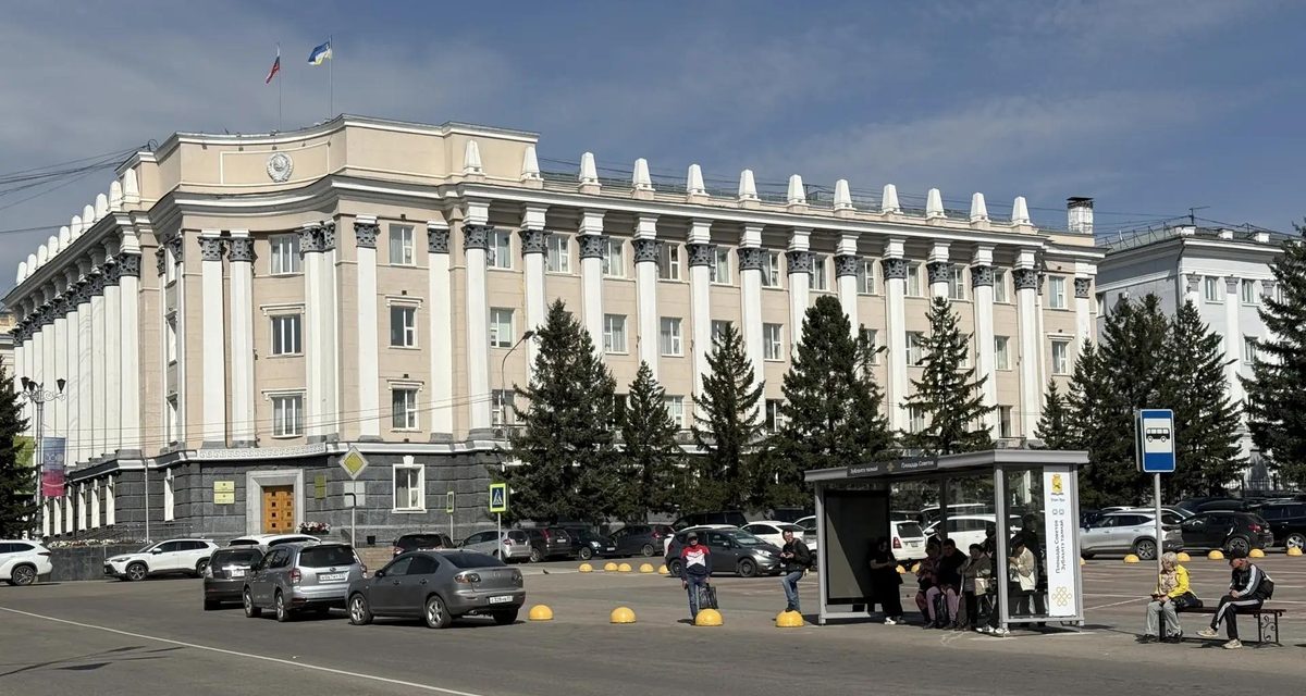 В Улан-Удэ поставили восемь остановок с экранами, а старые павильоны отправят в другие районы
