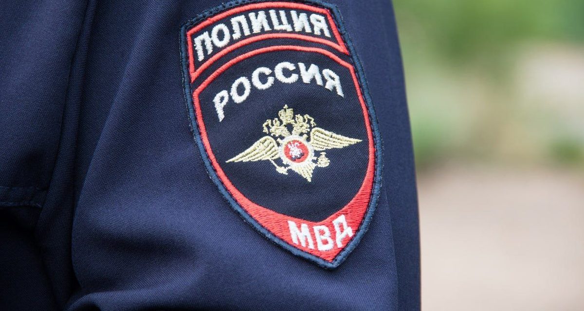 В Улан-Удэ подросток спрятал под одеждой восемь банок кофе, но его нашли по камерам