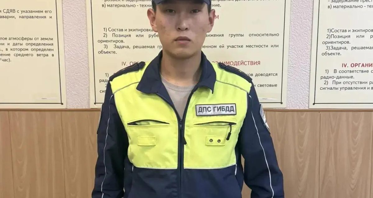 Инспекторы ДПС помогли семье из Забайкалья, застрявшей в непогоду по дороге из Улан-Удэ